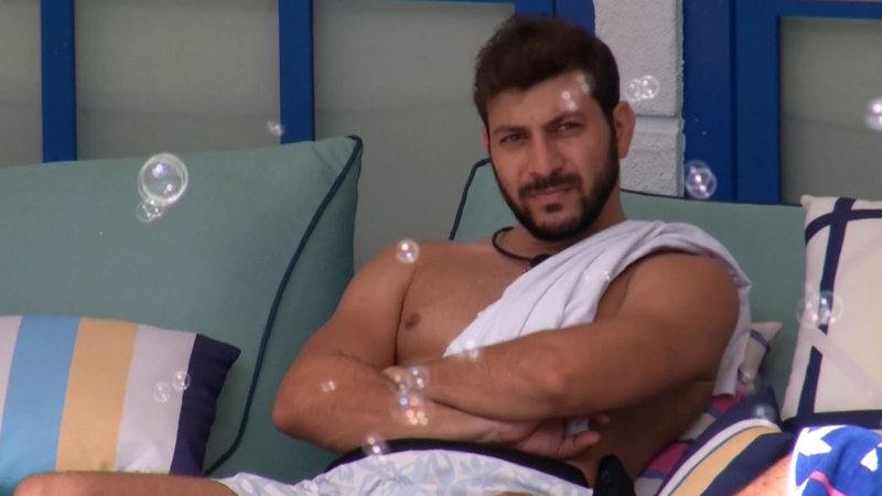 Caio acredita em vitória no Paredão e sister dá conselho - Reprodução / TV Globo