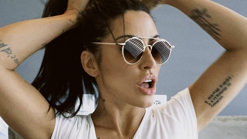 Cleo Pires surpreende fãs ao surgir com camiseta inusitada - Instagram