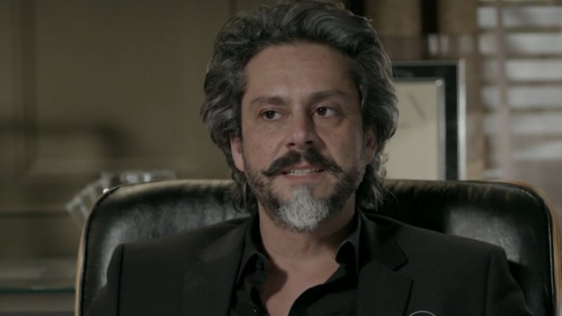 O comendador ficará furioso com a visita inesperada de uma pessoa do seu passado - Reprodução/TV Globo