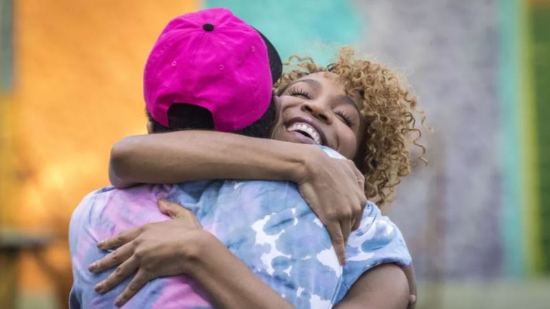 Lucas Penteado e Karol Conká selam a paz em momento emocionante - Reprodução / TV Globo