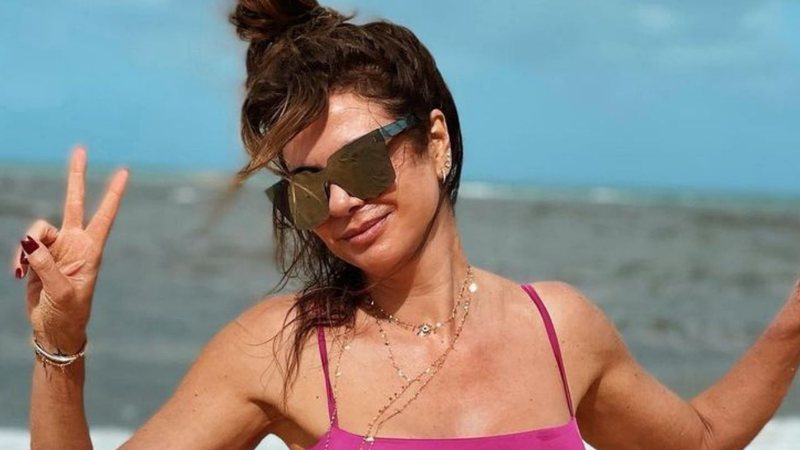 Aos 51 anos, Luciana Gimenez posa de biquíni e exibe corpão sarado na praia: "Tive que dar zoom" - Reprodução/Instagram