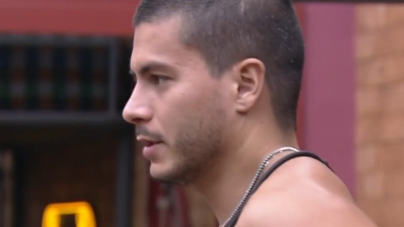 Arthur Aguiar se ofende com piada sobre dieta imposta por Maíra Cardi - Reprodução/TV Globo