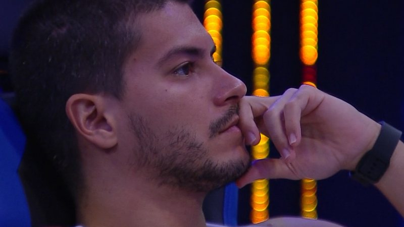 Arthur Aguiar percebe que não é assunto da casa e se irrita - Reprodução/TV Globo