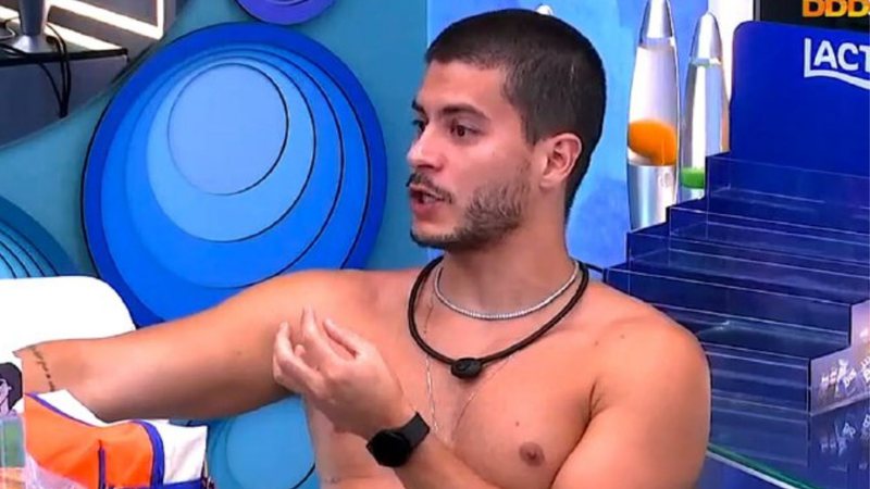 BBB22: Arthur volta atrás e tira o chapéu para brother: "Foi muito maneiro" - Reprodução/TV Globo