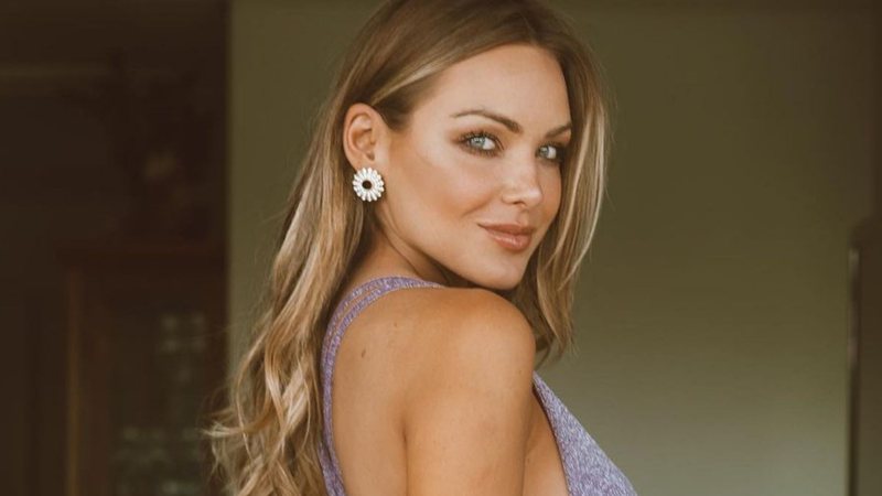 Ex-BBB Bárbara Heck causa em vestido fendado e exibe lateral dos seios: "Deusa" - Reprodução/Instagram