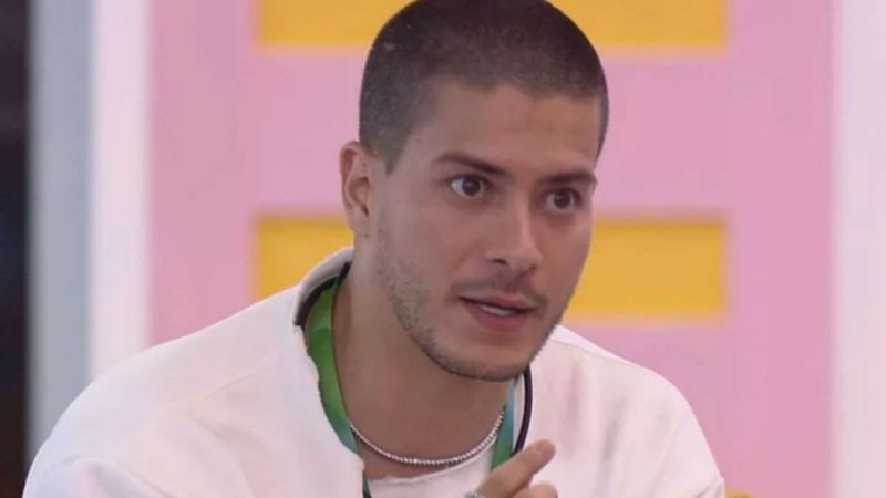 Novamente emparedado, Arthur Aguiar acredita que poderá deixar o BBB22 nesta terça-feira (05) - Reprodução/TV Globo