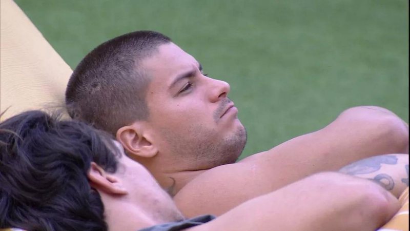 BBB22: Eliezer se aproveita e Arthur Aguiar conta segredos: "A imagem e o áudio mostraram" - Reprodução/TV Globo