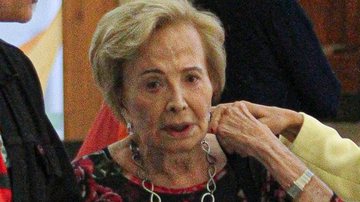 Glória Menezes faz raríssima aparição aos 87 anos - AgNews