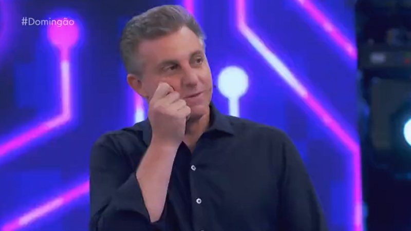 Luciano Huck defendeu Miriam Leitão durante a edição deste domingo (10) do 'Domingão com Huck' - Reprodução/TV Globo