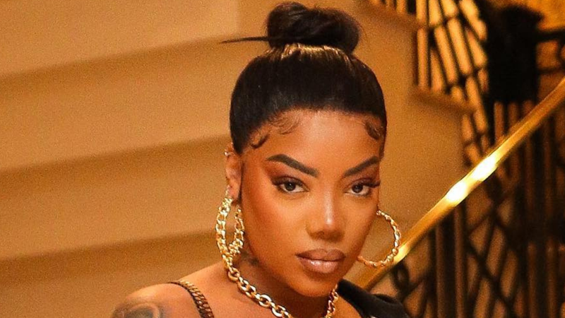 Ludmilla surge com look extravagante e exibe barriga sarada: "Poderosa" - Reprodução/Instagram