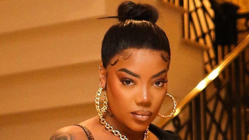 Ludmilla surge com look extravagante e exibe barriga sarada: "Poderosa" - Reprodução/Instagram