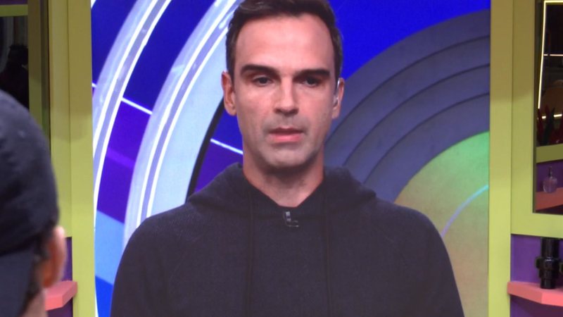 Tadeu Schmidt deu uma pequena bronca em Arthur Aguiar ao vivo no BBB22 - Reprodução/TV Globo