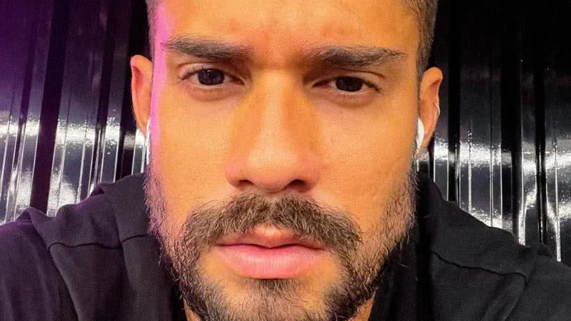 Sem barba e com rosto fino, ex-BBB Bil Araújo choca a web ao mostrar registro de antes da harmonização facial - Reprodução/Instagram