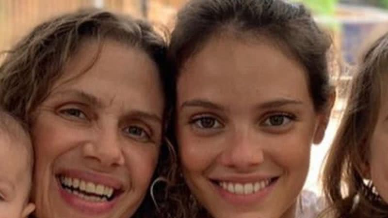 Laura Neiva lamenta a falta da irmã mais nova, que mora com a mãe no Canadá: "Sinto muito não poder viver ao seu lado" - Reprodução/Instagram