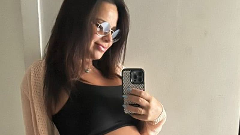 Viviane Araújo mostra músculos ao redor do barrigão de grávida na reta final - Reprodução/Instagram