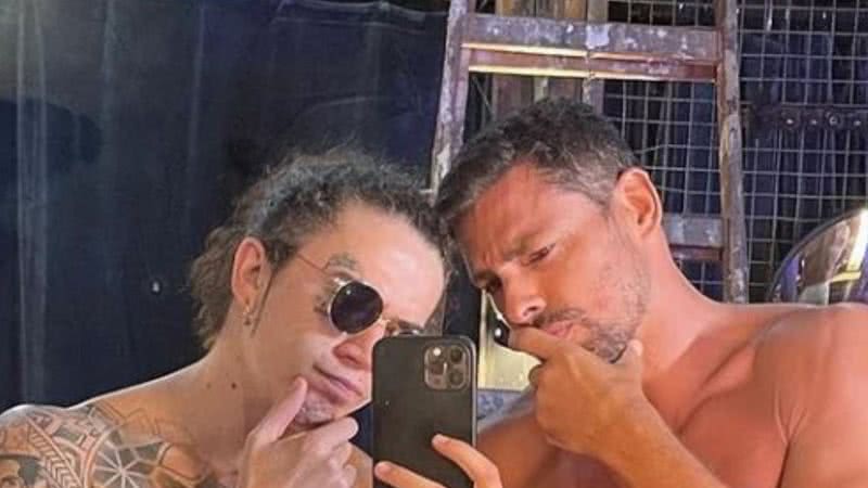 Cauã Reymond e Whindersson Nunes tiram a camisa e fãs passam mal: “Ai minha pressão” - Reprodução/Instagram