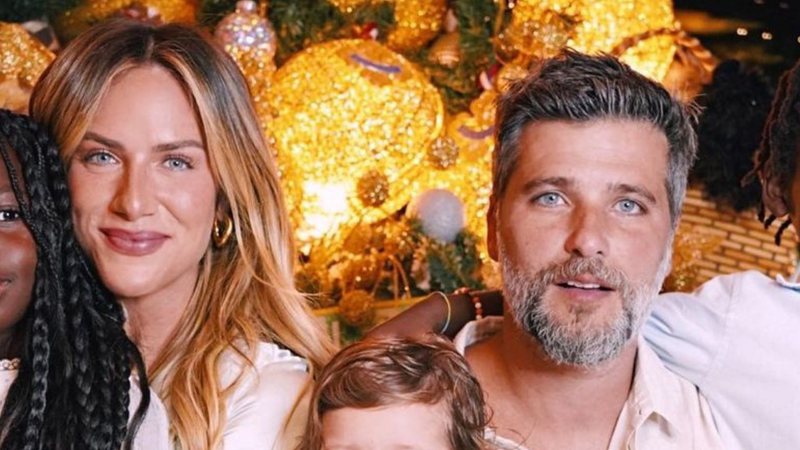 Com Papai Noel negro, Bruno Gagliasso e Giovanna Ewbank organizam Natal dos sonhos - Reprodução/Instagram