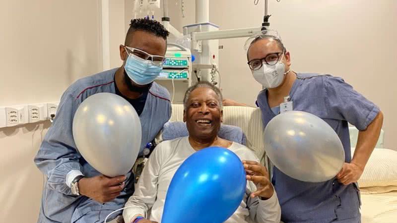 Três meses após retirar tumor no cólon, Pelé volta a ser internado - Instagram