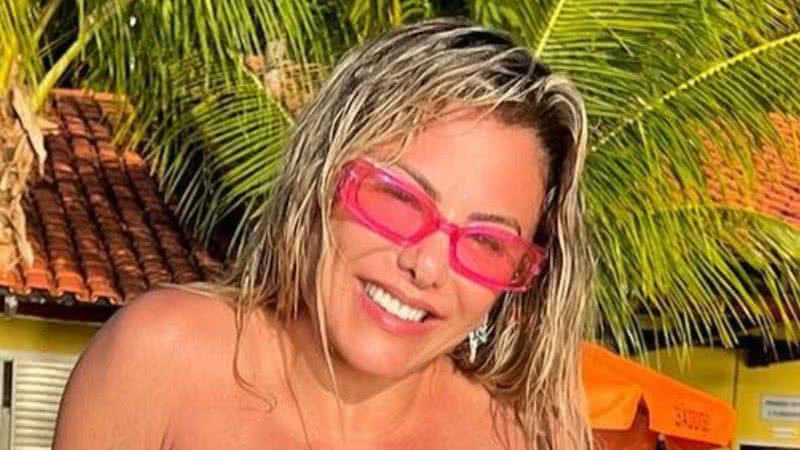 Aos 45 anos, Poliana Rocha quase mostra tudo em biquíni transparente: "Deusa" - Reprodução/Instagram