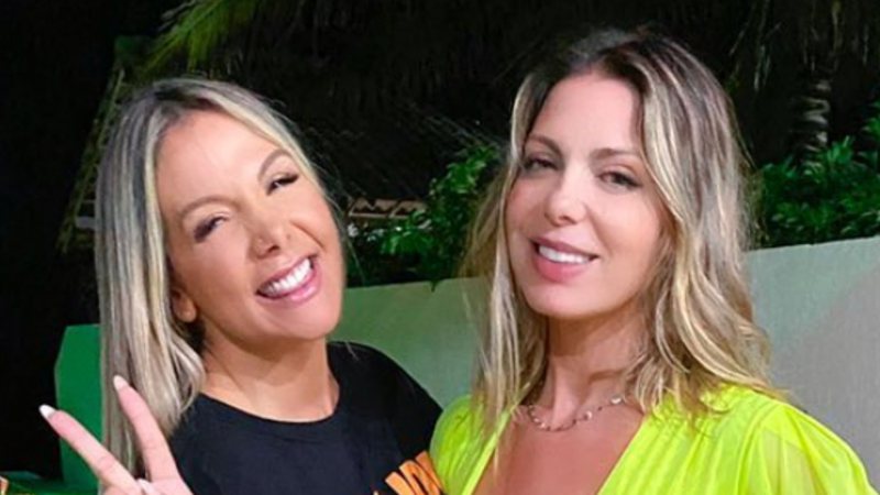 Carla Perez e Sheila Mello posam juntinhas e exibem corpos perfeitos após os 40: "Deusas" - Reprodução/TV Globo