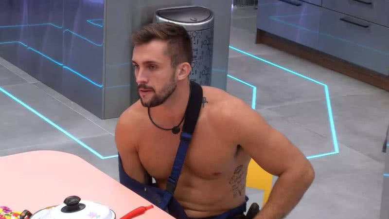 BBB21: Amizade abalada? Arthur se irrita com estratégia de jogo de Projota: "Acho que é o certo" - Reprodução/TV Globo