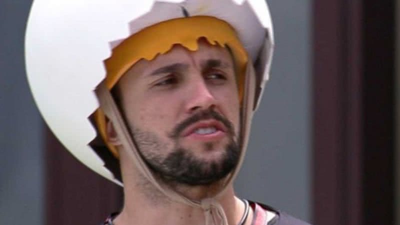 BBB21: Revoltado, Arthur dispara contra brother após ser isolado na casa - Reprodução/TV Globo