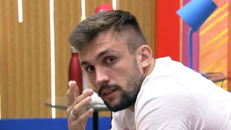 BBB21: Arthur se arrepende de terminar com Carla Diaz, volta atrás e demonstra tristeza - Reprodução/TV Globo