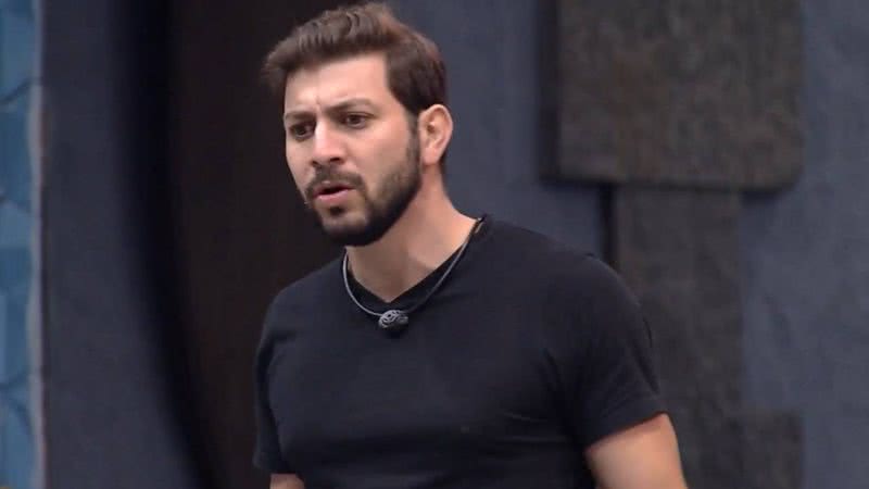 BBB21: Caio dá piti e esbraveja muito após ser apontado como figurante por Thaís: "Vá tomar no r***" - Reprodução/TV Globo