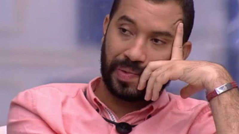 Indignado, Gilberto demonstra descontentamento com produção do reality - Reprodução/TV Globo