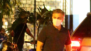 Sem Angélica, Luciano Huck é flagrado jantando com amigos em restaurante badalado no Rio - Gabriel Rangel/ Ag News