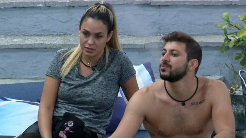 BBB21: Em atitude desesperada, Sarah combina votos com Gil e Caio para se salvar: "Fechar três votos" - Reprodução/TV Globo