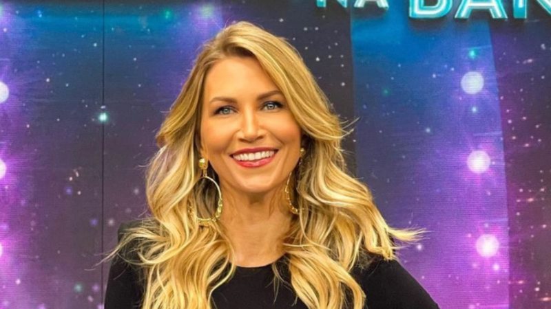 Anne Lottermann escolhe vestido sexy avaliado em R$ 15 mil para o 'Faustão na Band' - Reprodução/TV Globo