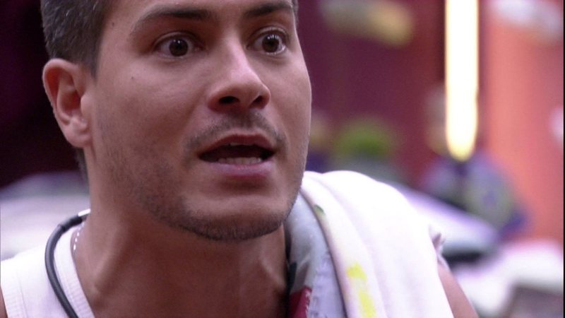 BBB22: Arthur Aguiar se revolta com brother e promete treta ao vivo: "Sujo" - Reprodução/TV Globo