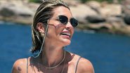 De biquíni mínimo, Flávia Alessandra deixa virilha escapar e fãs babam: “Sereia” - Instagram