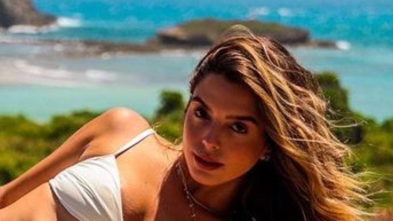 Giovanna Lancellotti ostenta bumbum invejável de biquíni em Noronha - Reprodução / Instagram