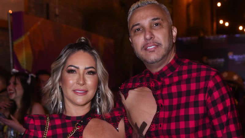 Ex-Power Couple Claudia Baronesa deixa seio à mostra em festa - AgNews/Leo Franco e Eduardo Martins