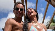 Gretchen é encoxada pelo marido em clique de biquíni fio-dental e se declara: "Amo você" - Reprodução/Instagram