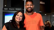 Vai nascer! Viviane Araújo acaricia o barrigão gigante ao ir à evento com o marido - AgNews