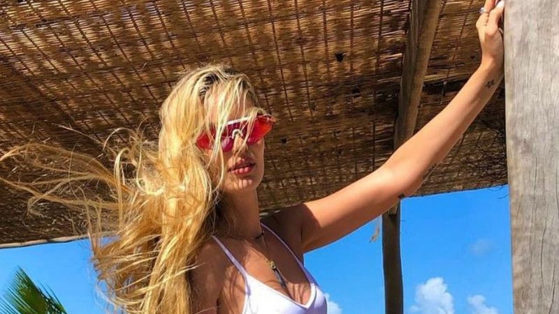 Yasmin Brunet empina o bumbum em clique de biquíni branco e corpaço impressiona: "Pegou pesado" - Reprodução/Instagram