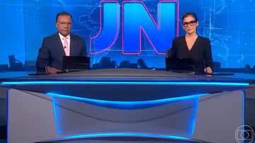 Heraldo Pereira e Renata Vasconcellos iniciaram o 'Jornal Nacional' com um protesto nesta terça-feira (07) - Reprodução/TV Globo