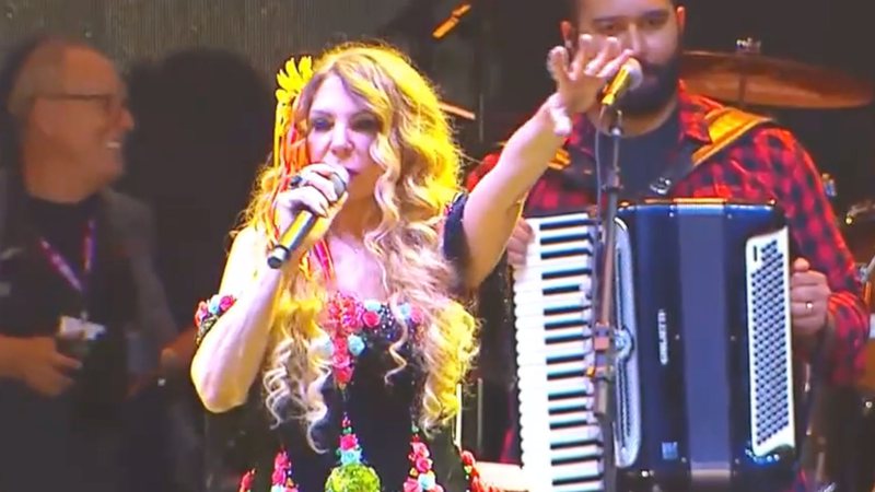 Elba Ramalho interrompe show após público puxar coro contra Bolsonaro: "Não é um comício" - Reprodução/SBT