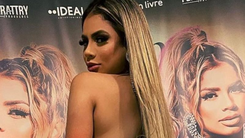 Lexa posa de costas e exibe bumbum lisinho atolado no maiô: "Gostosa" - Reprodução/Instagram