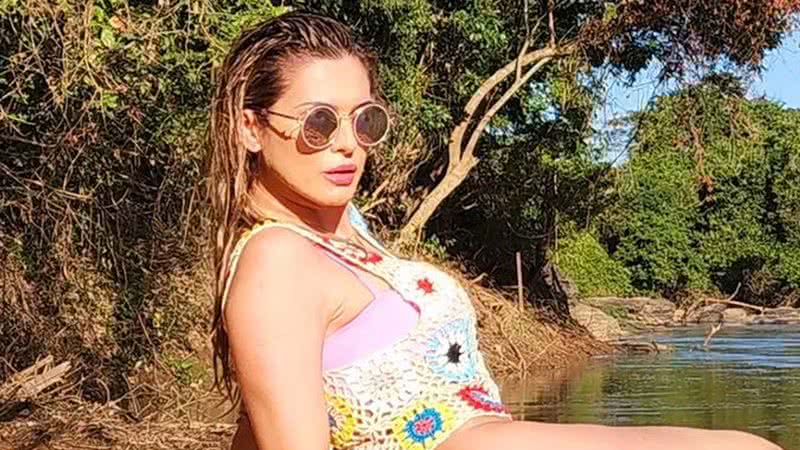 Lívia Andrade empina bumbum gigante de fio-dental e causa - Reprodução/Instagram