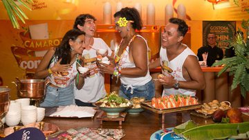 Os casais Vitor Novello e Lara Coutinho e Solange Couto e Jamerson Andrade - Contigo!