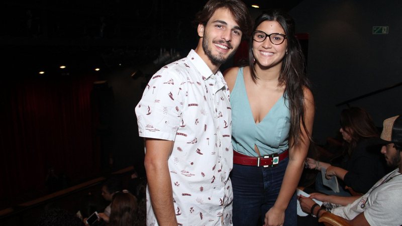 Giulia Costa vai com namorado a estreia vip - Fotos: Thyago Andrade- Brazilnews