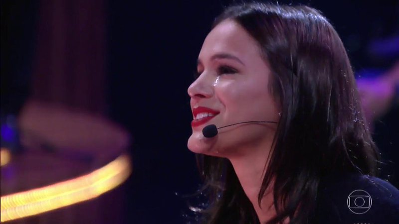 Bruna Marquezine se emociona na estreia do Tamanho Família - Reprodução/TV Globo