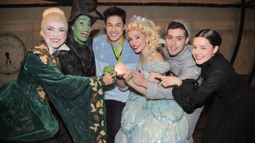 Arthur Nory prestigia o musical Wicked - Fotos: Marcos Ribas/Brazil News