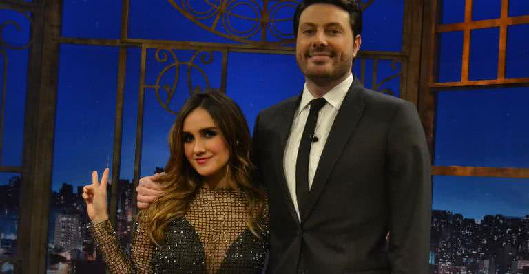 No Brasil, Dulce Maria participa do programa 'The Noite', com Danilo Gentili - Araujo /Azzi Agency