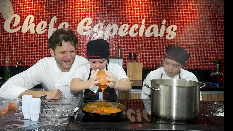 Carlos Bertolazzi em aula do Institudo Chefs Especiais, em São Paulo - Paulo Santos