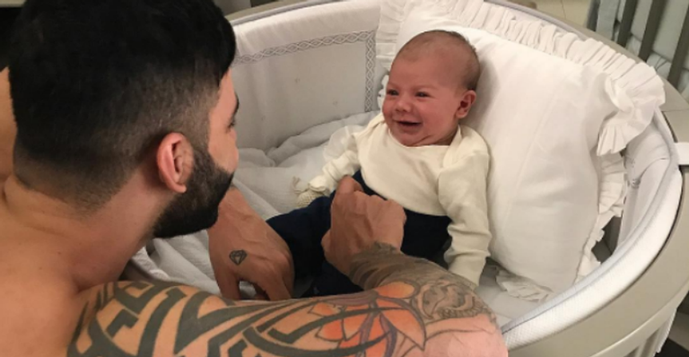 Gusttavo Lima encanta a web com foto do filho sorrindo - Reprodução Instagram